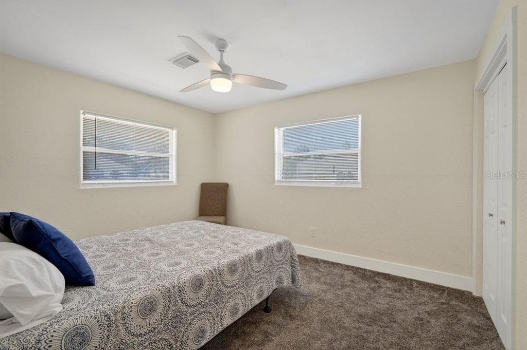 450 LAMBERT AVENUE photo 13