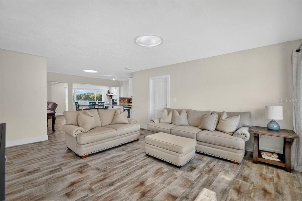 450 LAMBERT AVENUE photo 5
