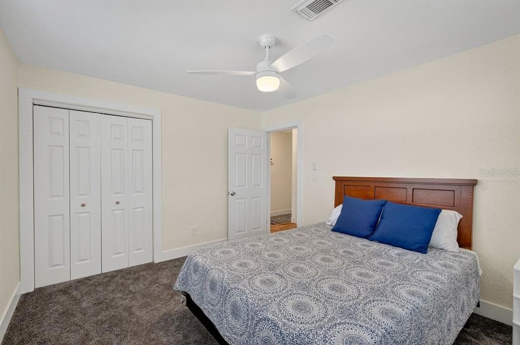 450 LAMBERT AVENUE photo 14