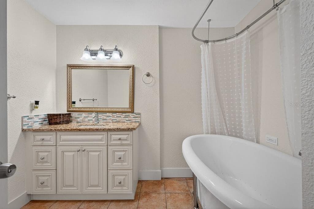 450 LAMBERT AVENUE photo 8