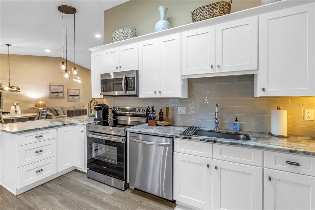912 MYAKKA COURT NE photo 16