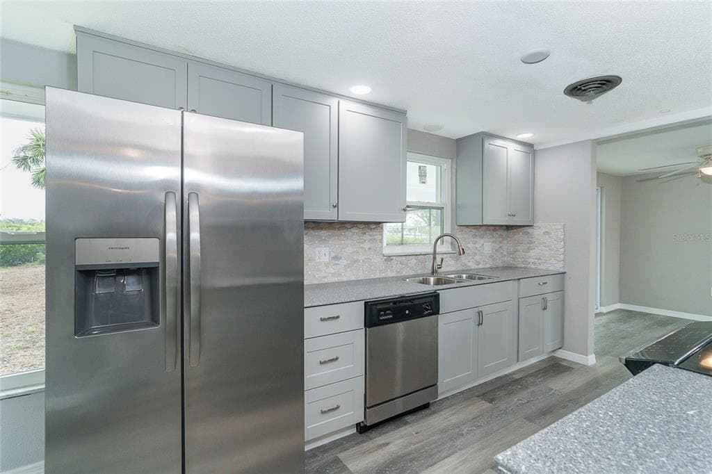 130 CRESTVIEW DRIVE photo 13