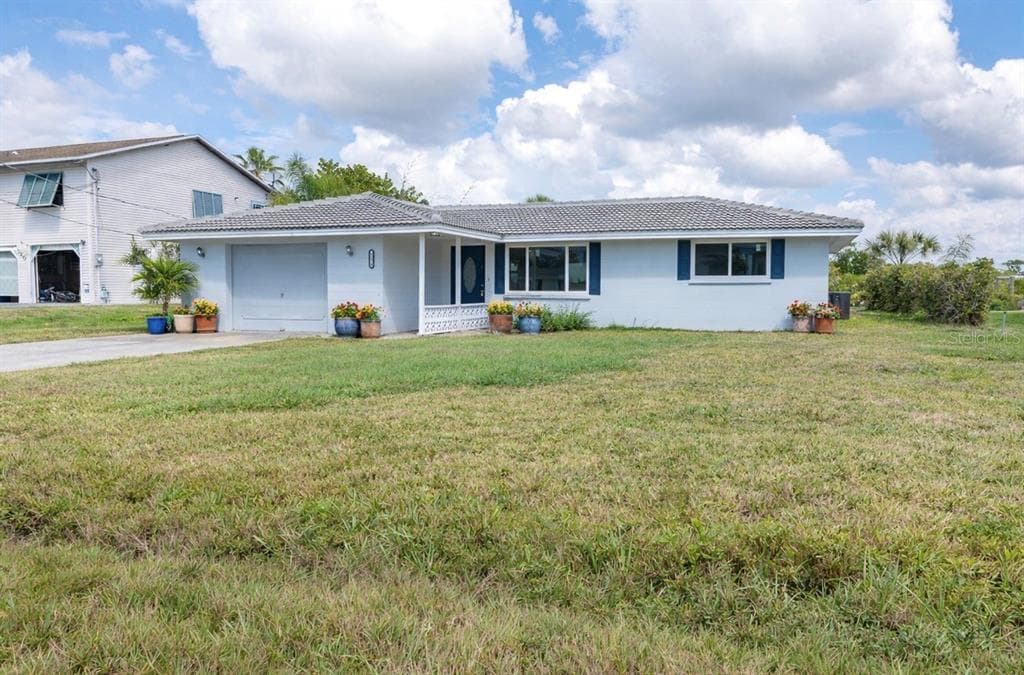 130 CRESTVIEW DRIVE photo 1