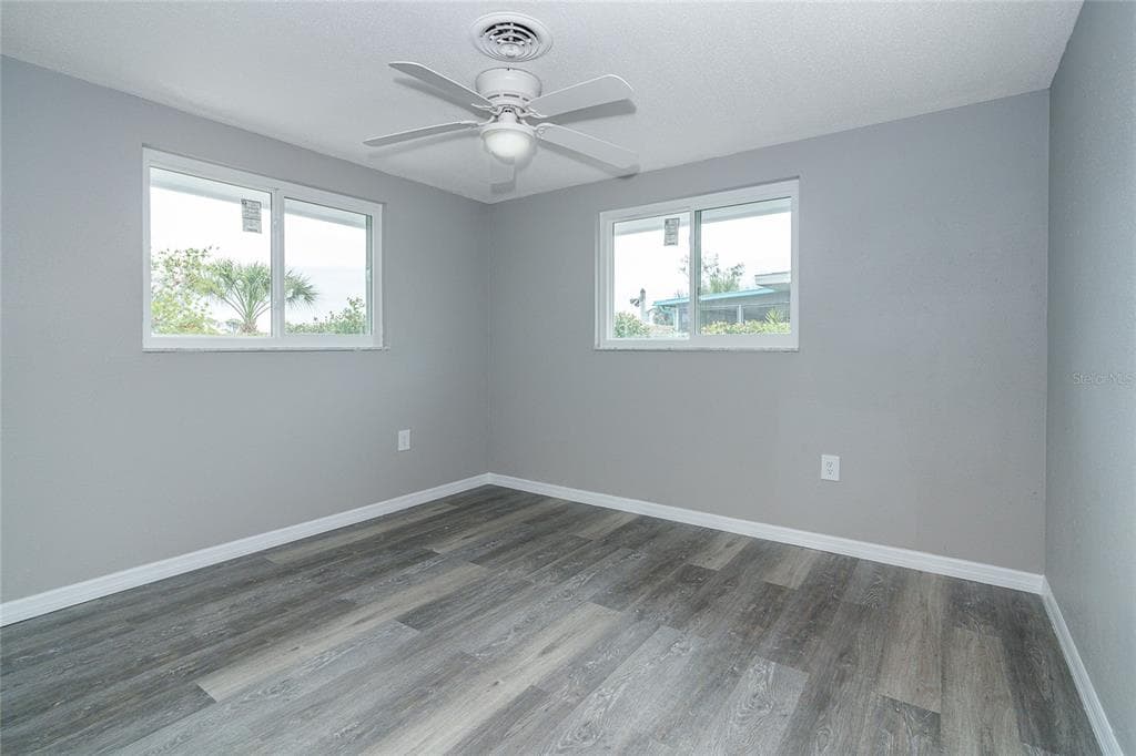 130 CRESTVIEW DRIVE photo 20