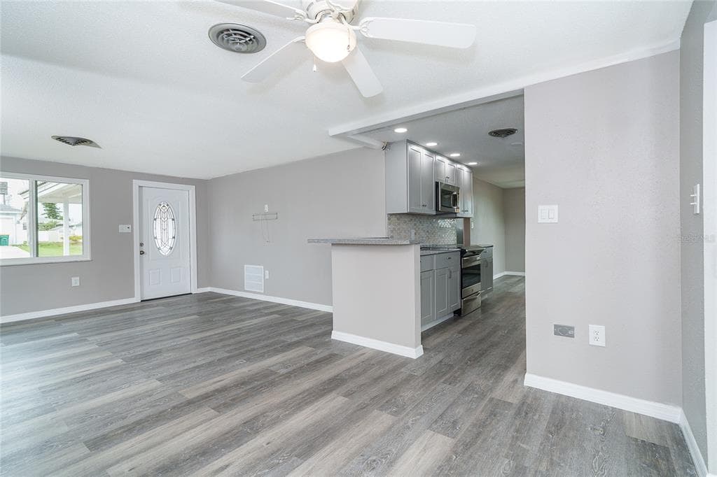 130 CRESTVIEW DRIVE photo 9