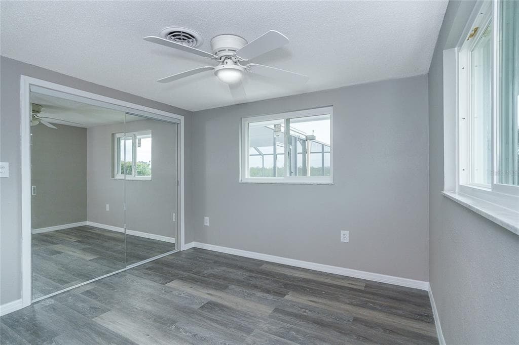 130 CRESTVIEW DRIVE photo 24