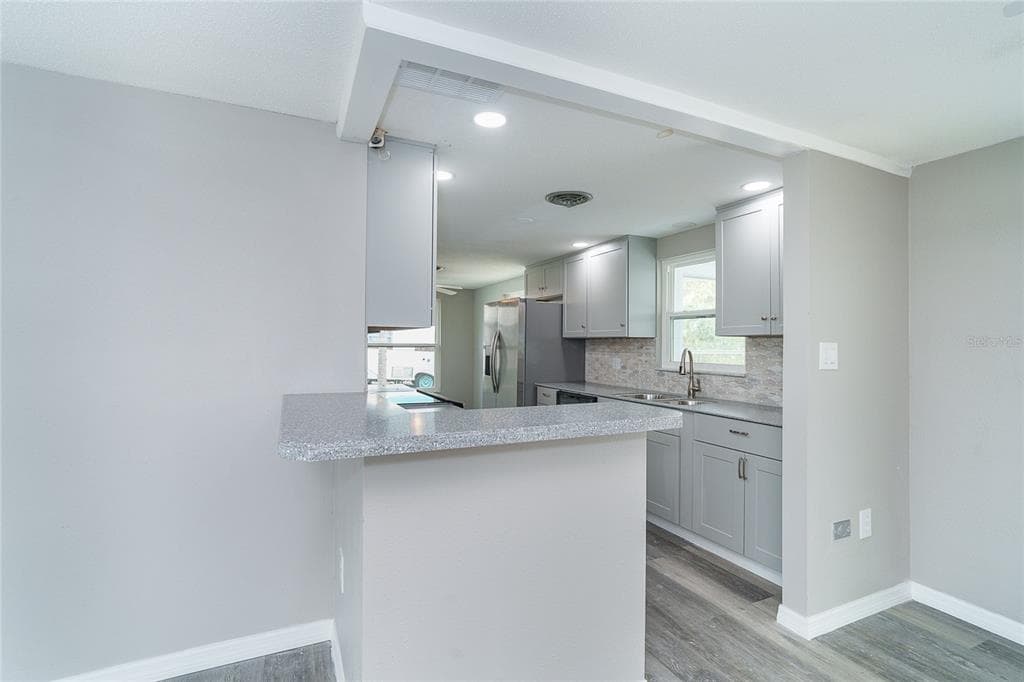 130 CRESTVIEW DRIVE photo 10