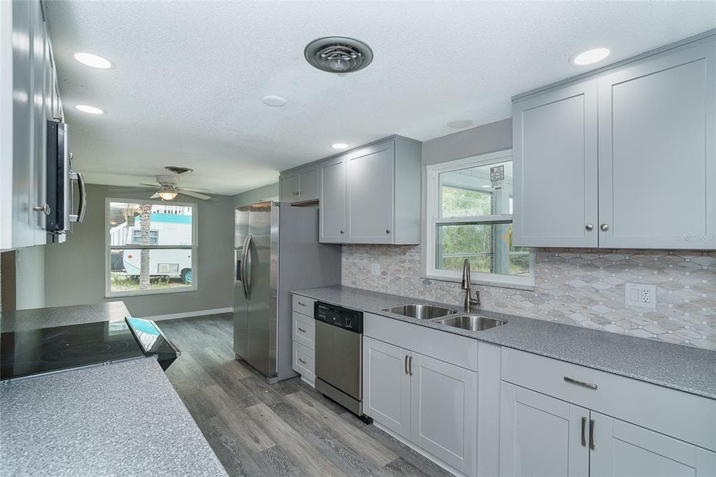 130 CRESTVIEW DRIVE photo 11