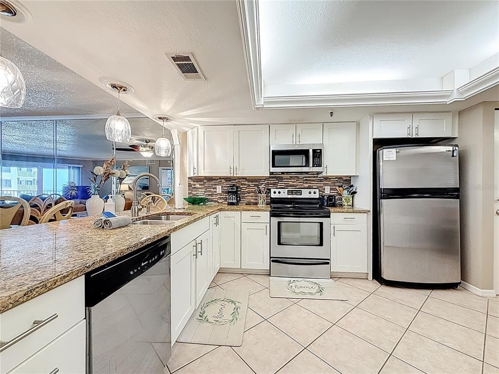 18400 GULF BOULEVARD 1312 photo 4