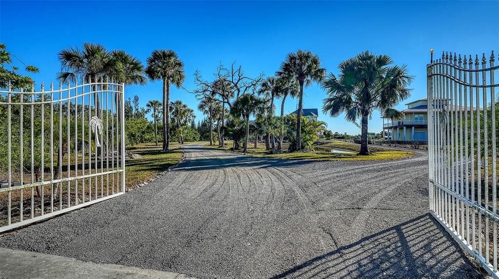 925 BAYSHORE DRIVE photo 3