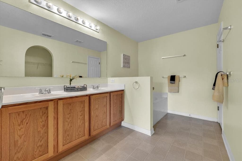 24483 LAKESIDE MANOR photo 20