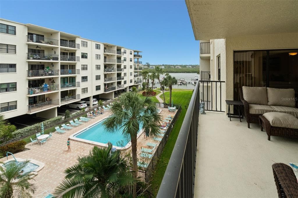 19531 GULF BOULEVARD 414 photo 22