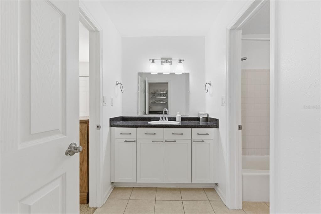 5005 COQUINA KEY DRIVE SE E photo 8