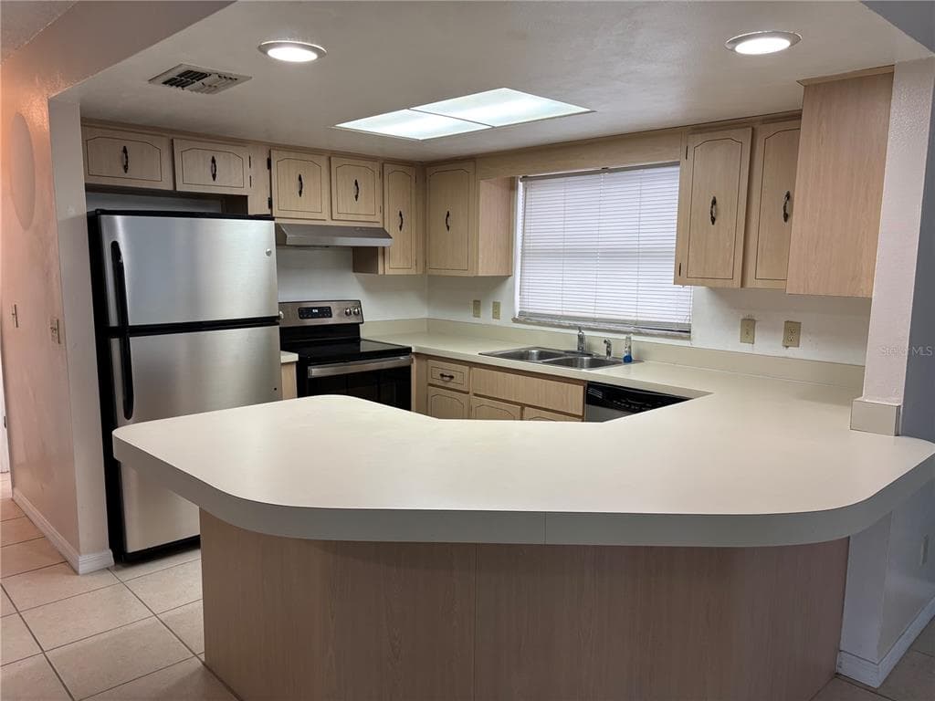 7619 VIENNA LANE photo 4