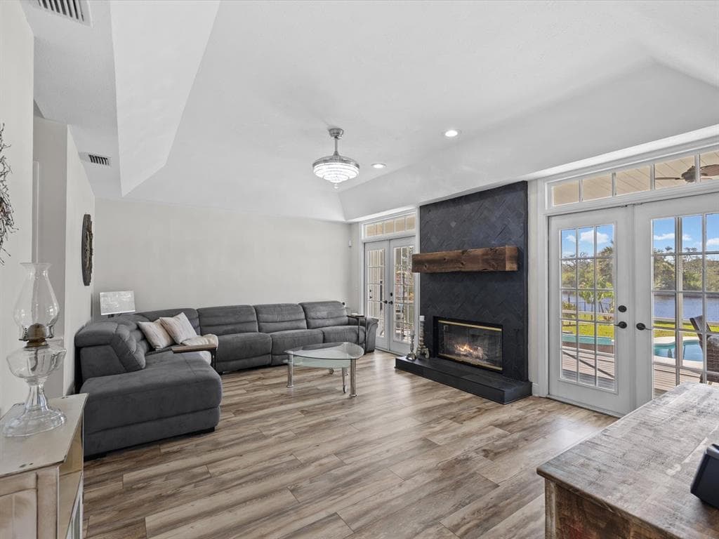 1414 DEIRDRE DRIVE photo 15