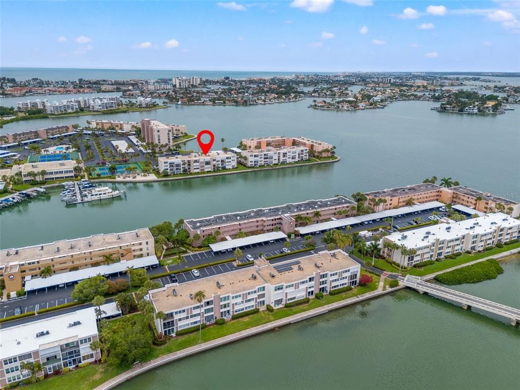 7625 SUN ISLAND DRIVE S 207 photo 1