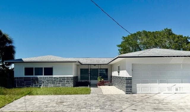 584 CRYSTAL DRIVE photo 2
