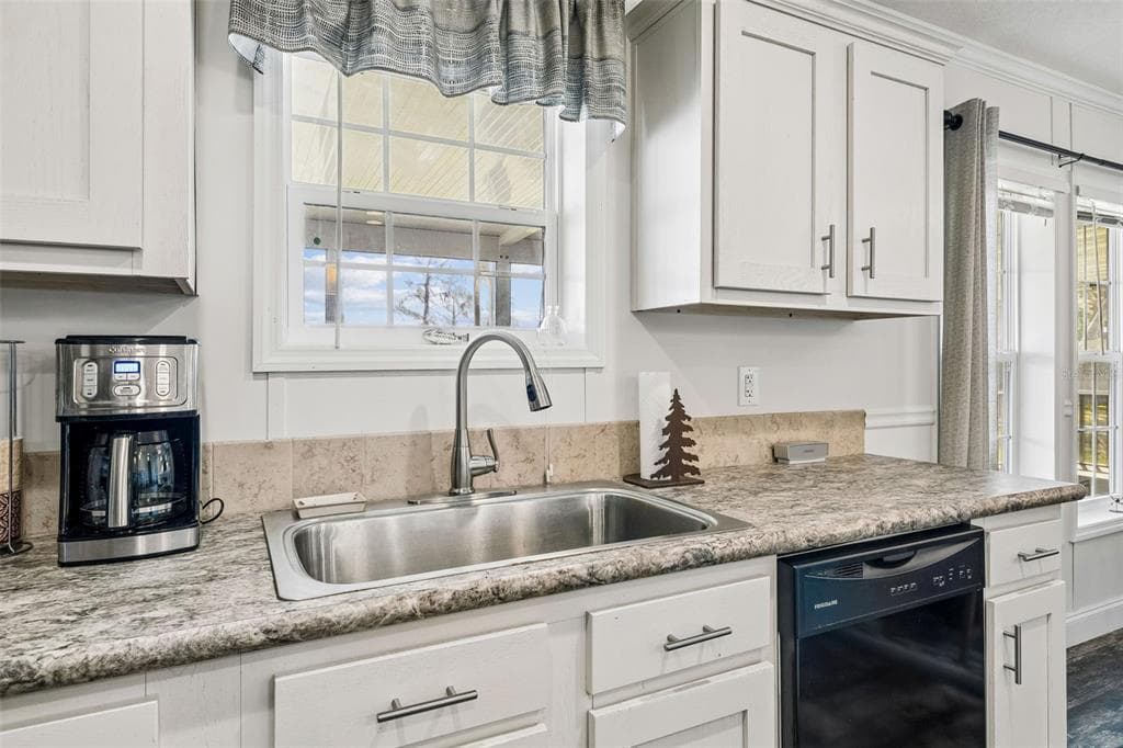 108 SANDRA LANE photo 16