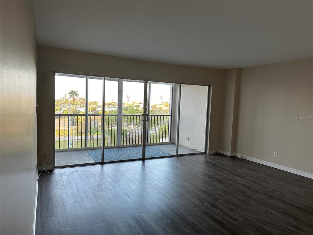 10355 PARADISE BOULEVARD 414 photo 2