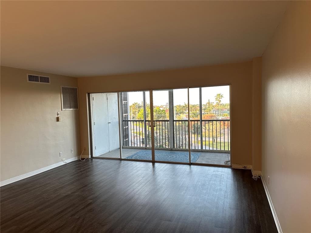 10355 PARADISE BOULEVARD 414 photo 3