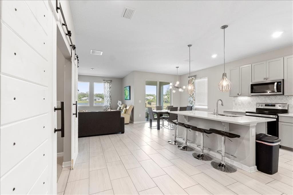 188 DAYLILY BOULEVARD photo 3