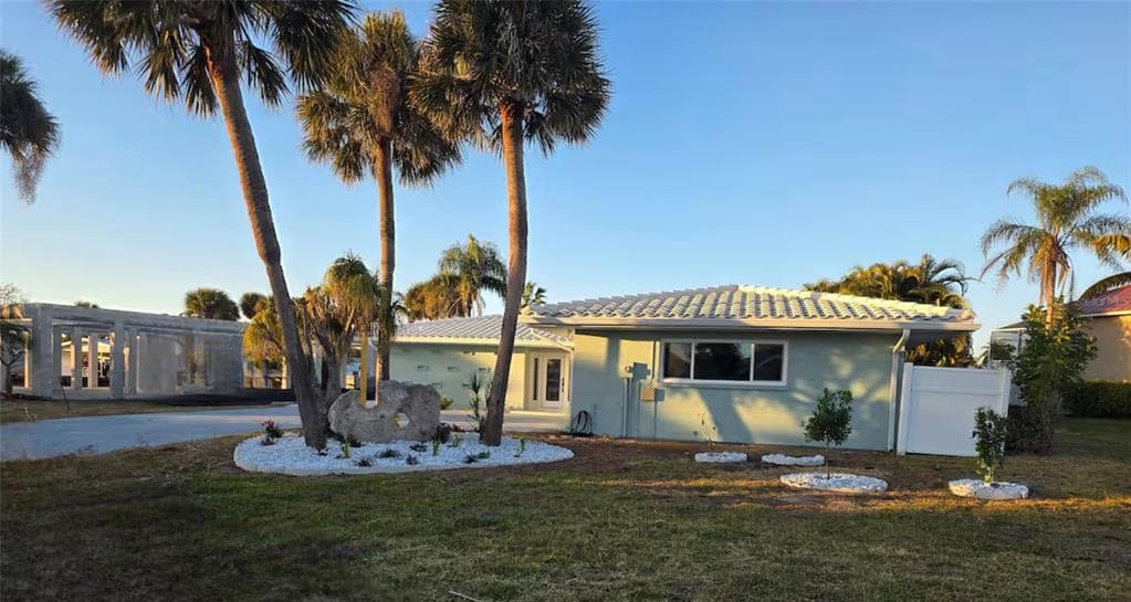 212 BAHIA VISTA DRIVE photo 2