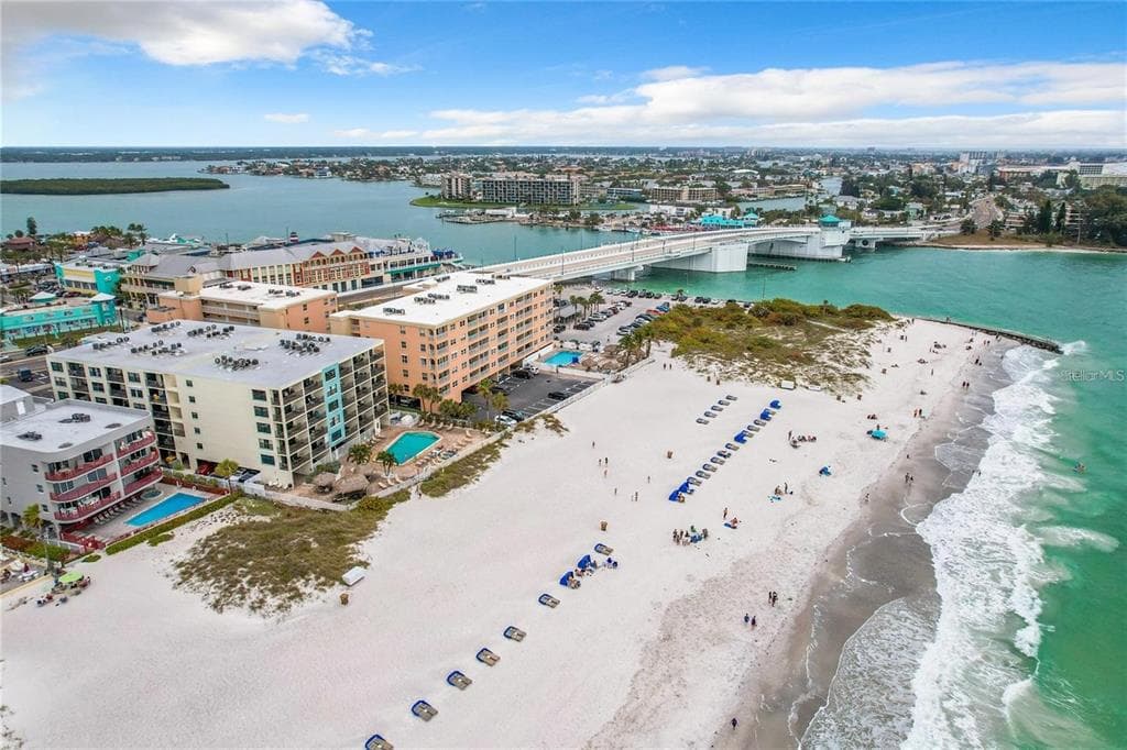 12924 GULF BOULEVARD 510 photo 2