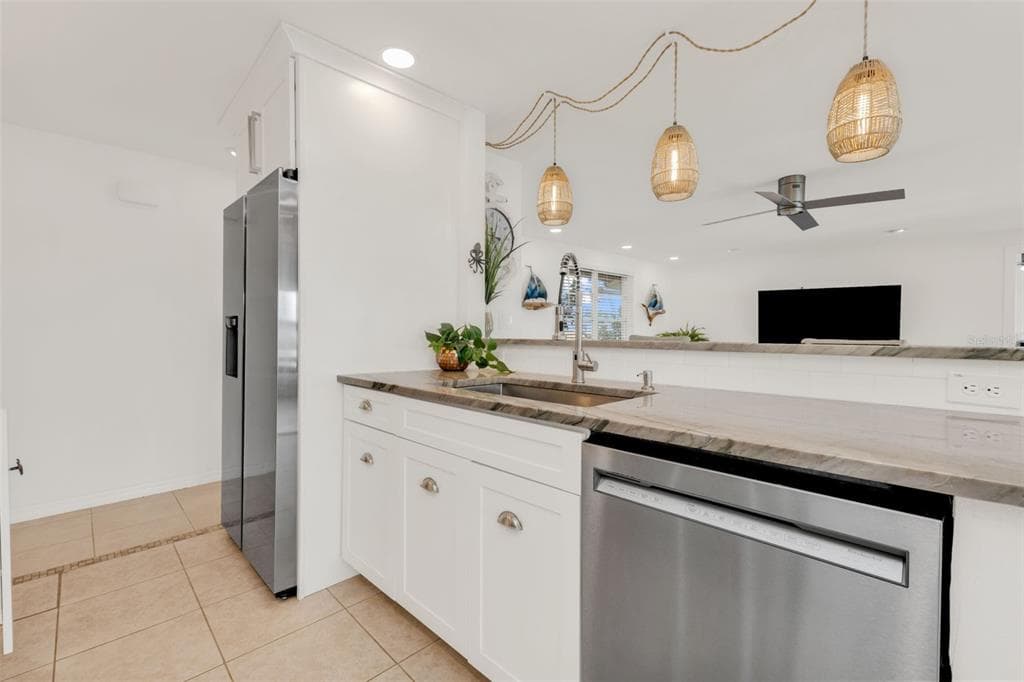 2308 HARBOUR DRIVE photo 12