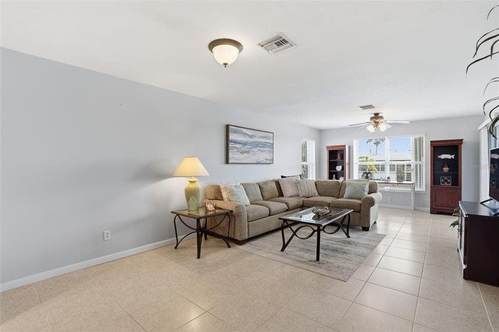 912 SE 46TH STREET 201 photo 4