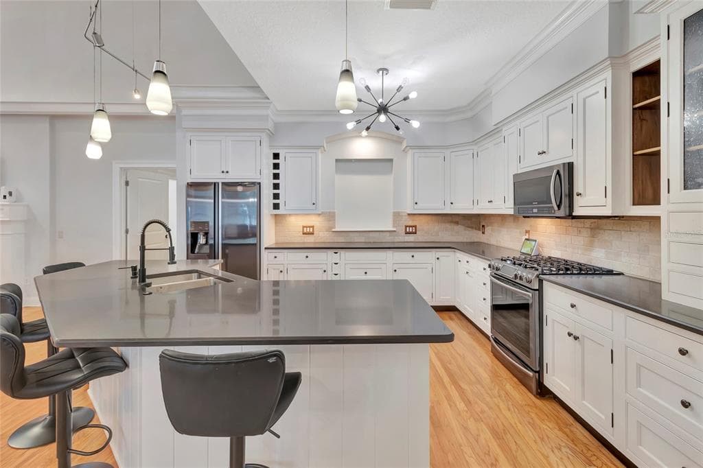1215 LAKESHORE DRIVE photo 9
