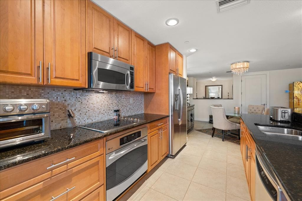 331 CLEVELAND ST #301 photo 9