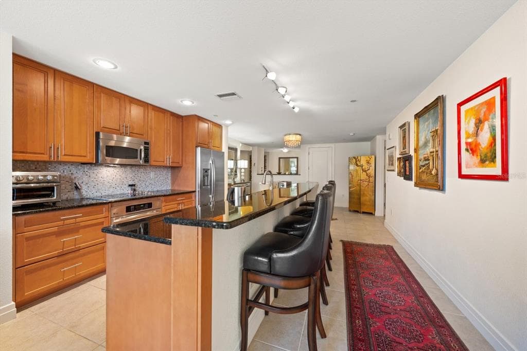 331 CLEVELAND ST #301 photo 8