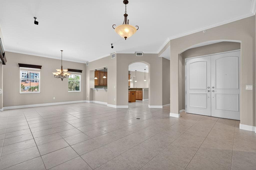 40 CASA BELLA CIRCLE 1102 photo 13
