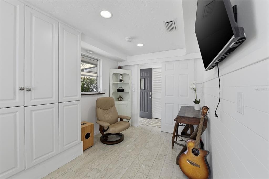 8456 MIDNIGHT PASS ROAD photo 14
