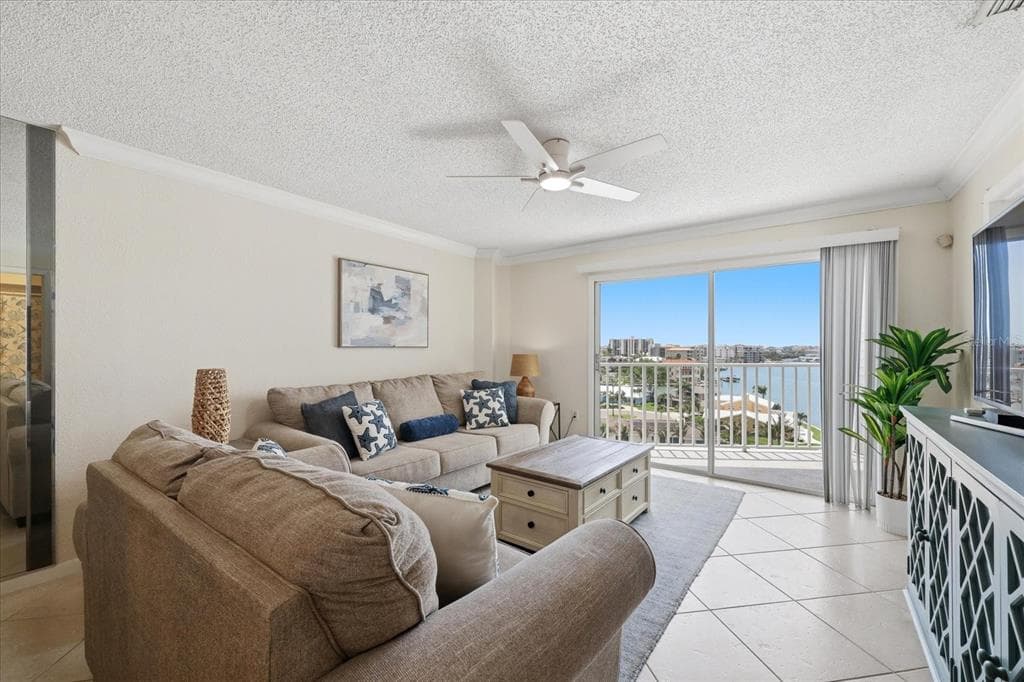 610 ISLAND WAY 607 photo 13
