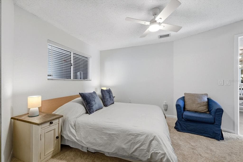 610 ISLAND WAY 607 photo 20