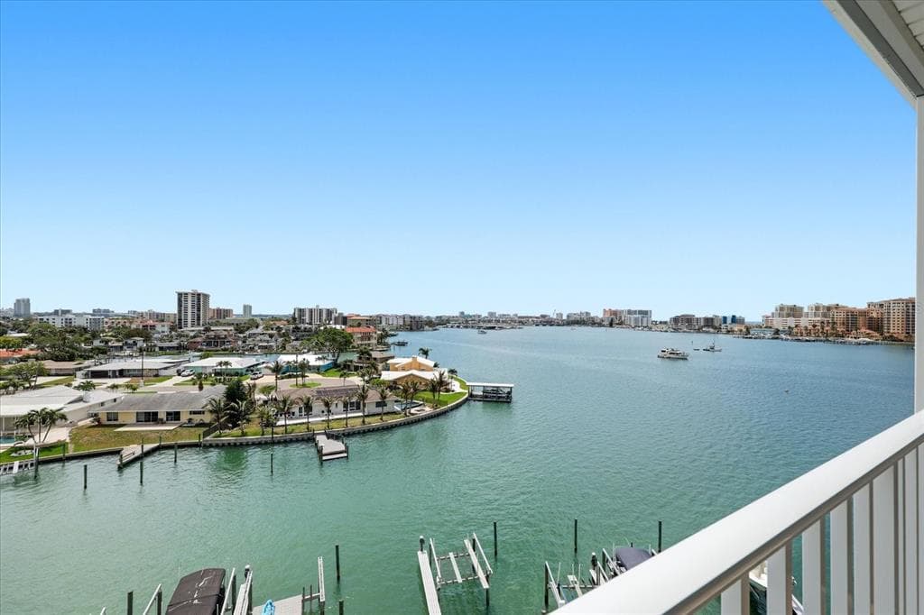 610 ISLAND WAY 607 photo 24