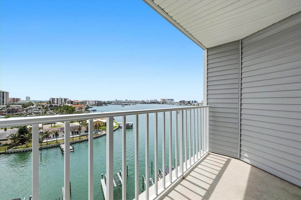 610 ISLAND WAY 607 photo 25