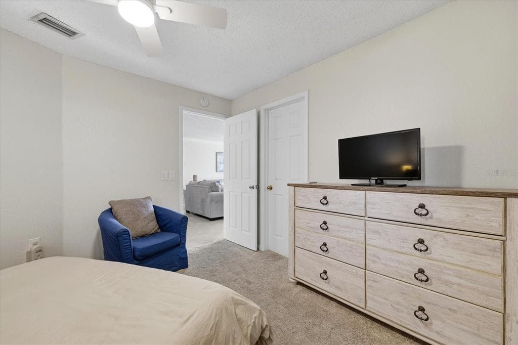 610 ISLAND WAY 607 photo 21