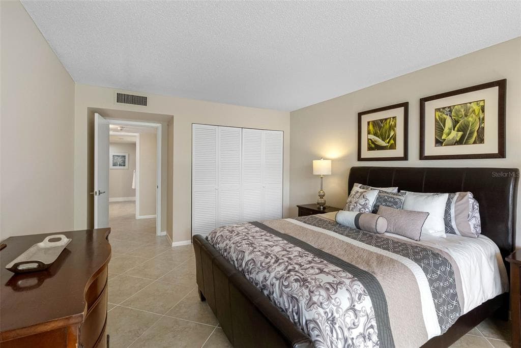 100 OAKMONT LANE 203 photo 22