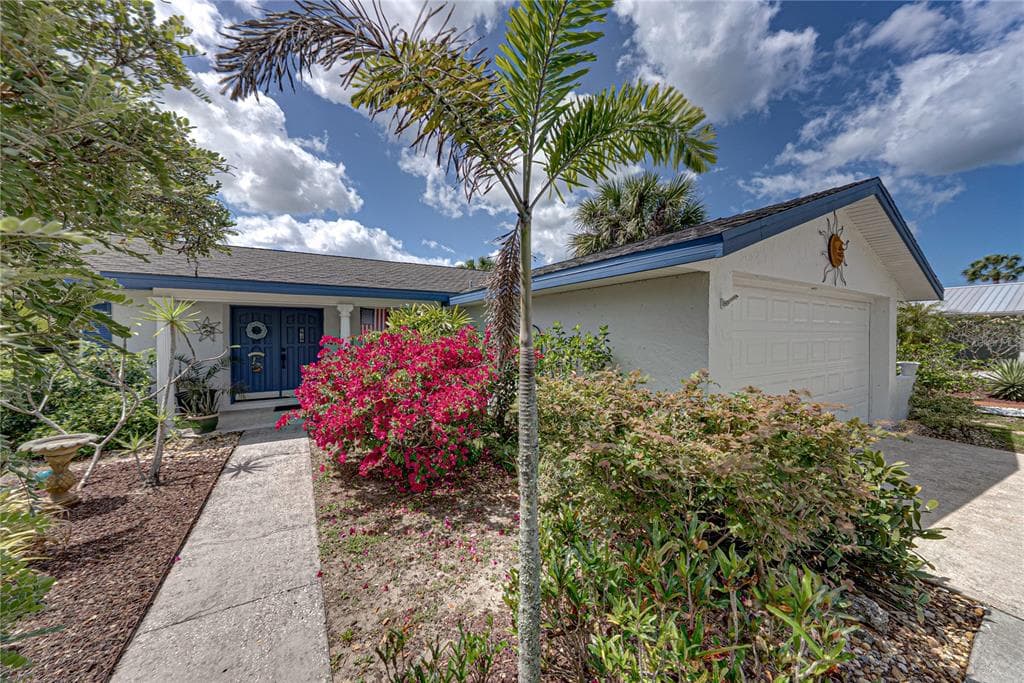 906 SAGO PALM WAY photo 3