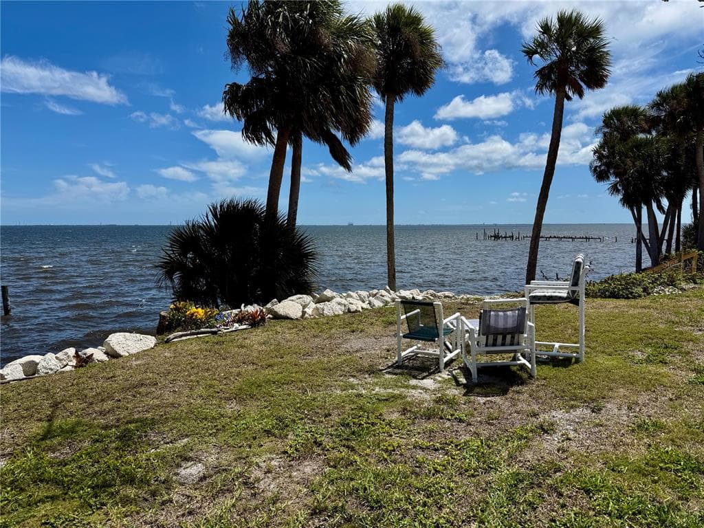 1322 RIVERSIDE DRIVE photo 3