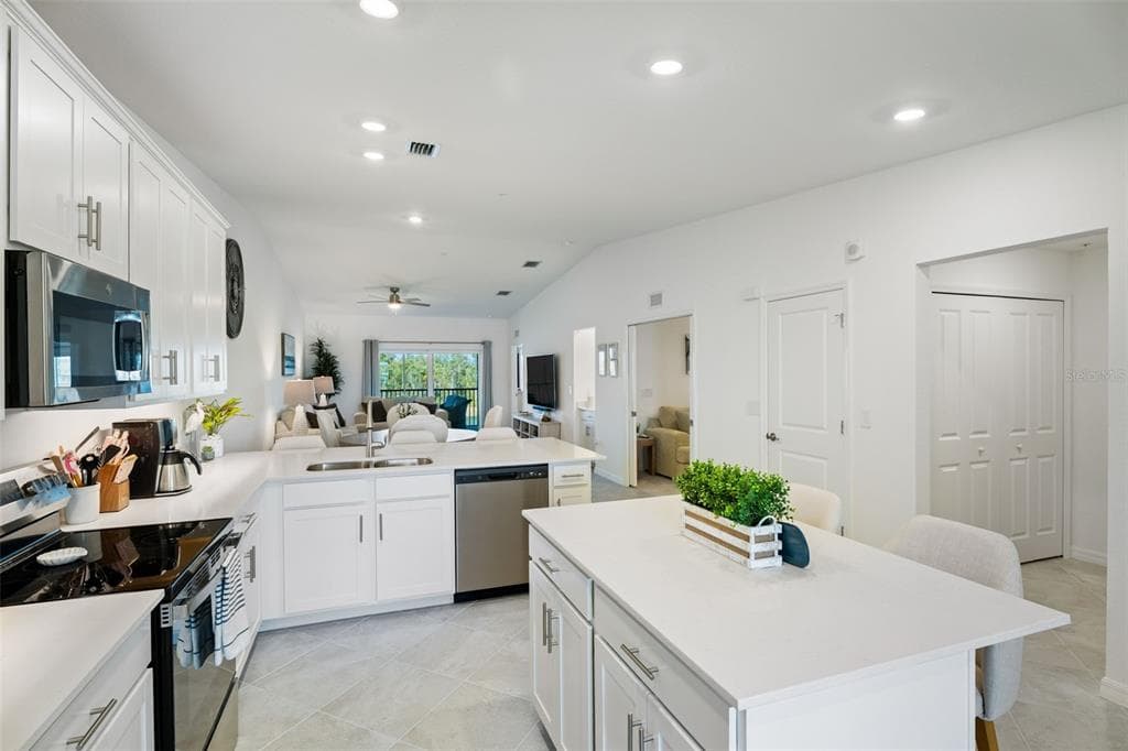 14241 HERITAGE LANDING BOULEVARD 1827 photo 13