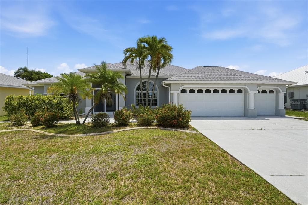 885 ROTONDA CIRCLE photo 3