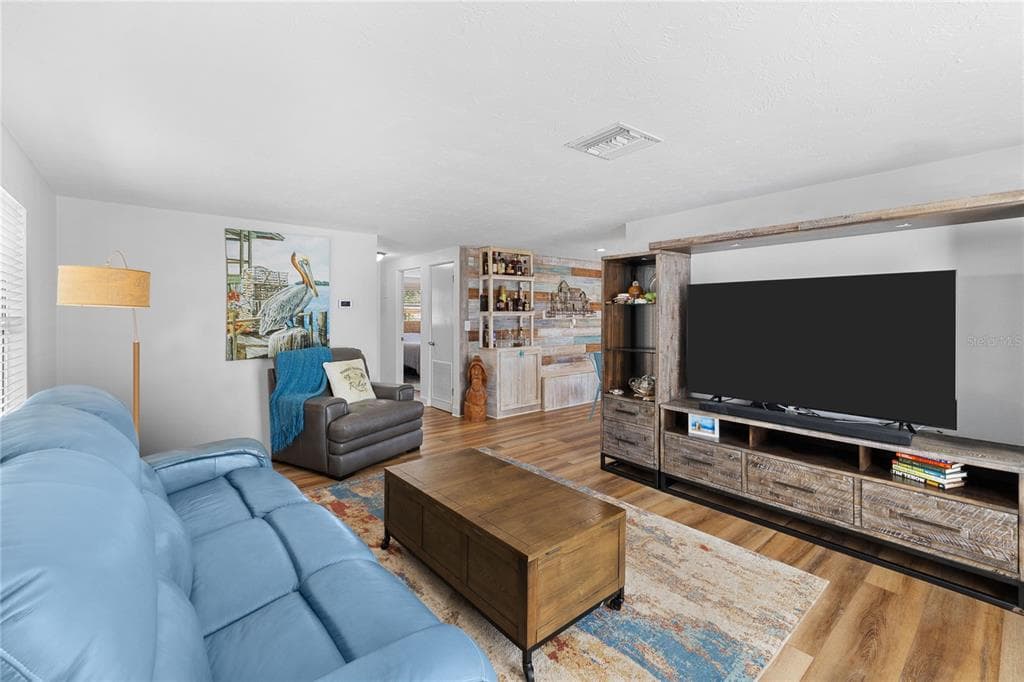 704 69TH AVENUE W photo 4