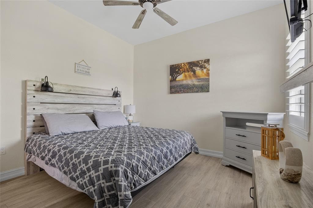 4286 HARBOR BOULEVARD photo 20