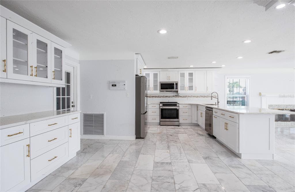551 CRYSTAL DRIVE photo 24