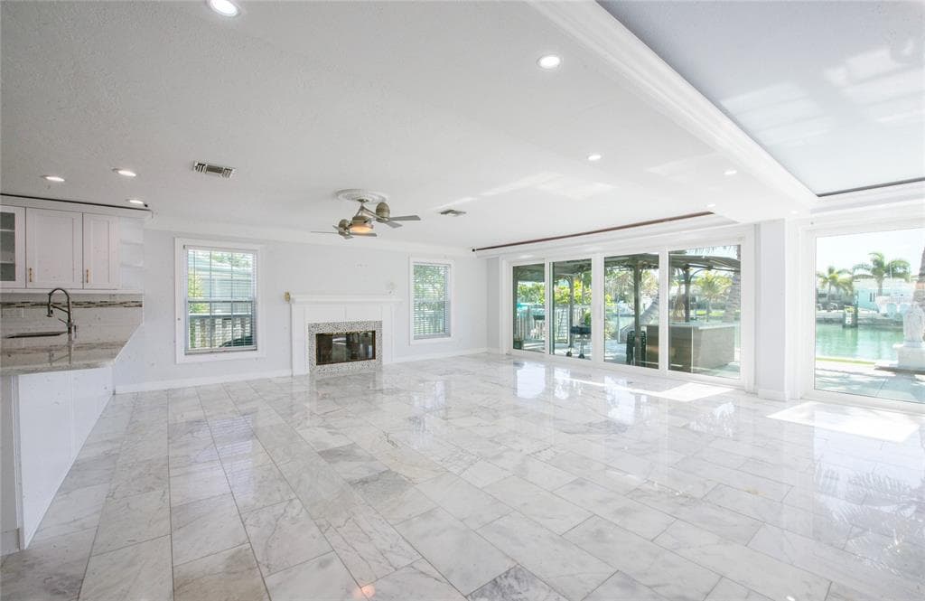 551 CRYSTAL DRIVE photo 18