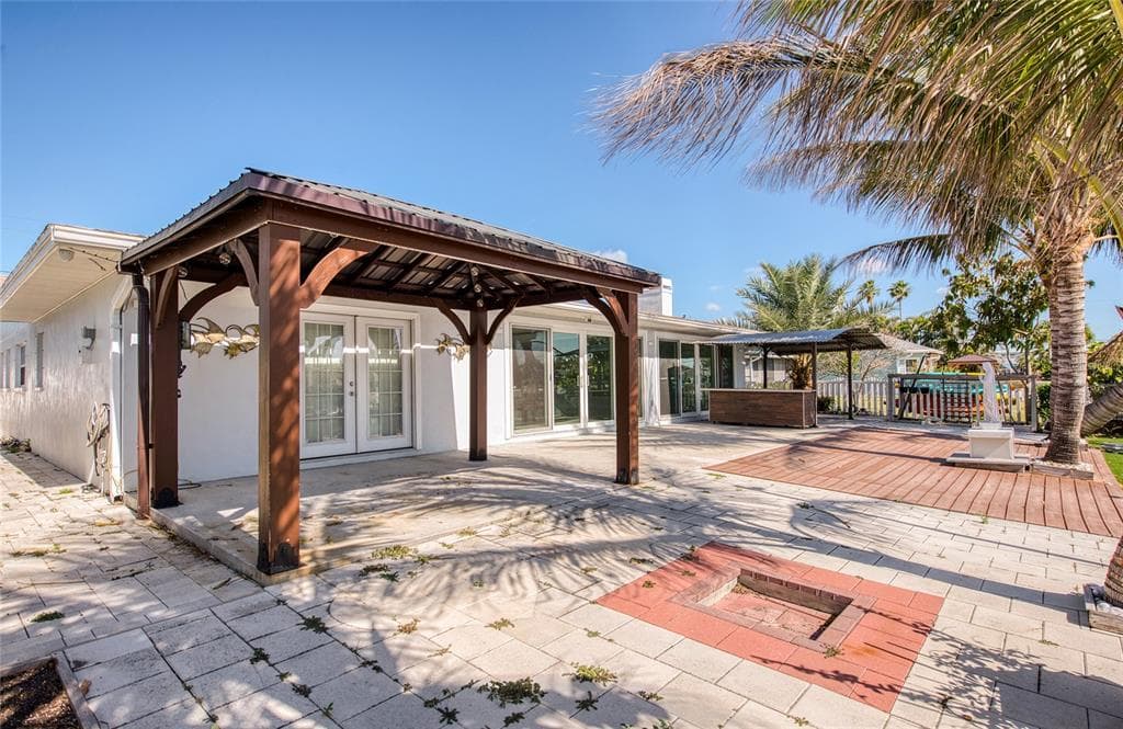 551 CRYSTAL DRIVE photo 8