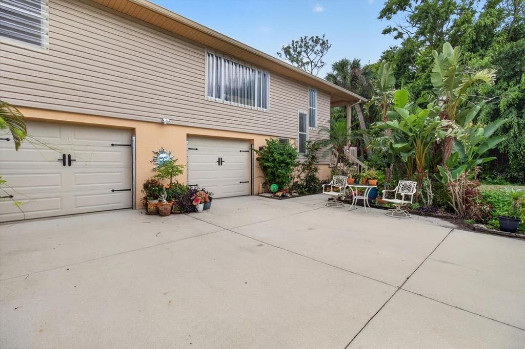 4190 STROMBUS ROAD photo 6
